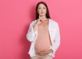 mãe gravida esperando o salário maternidade