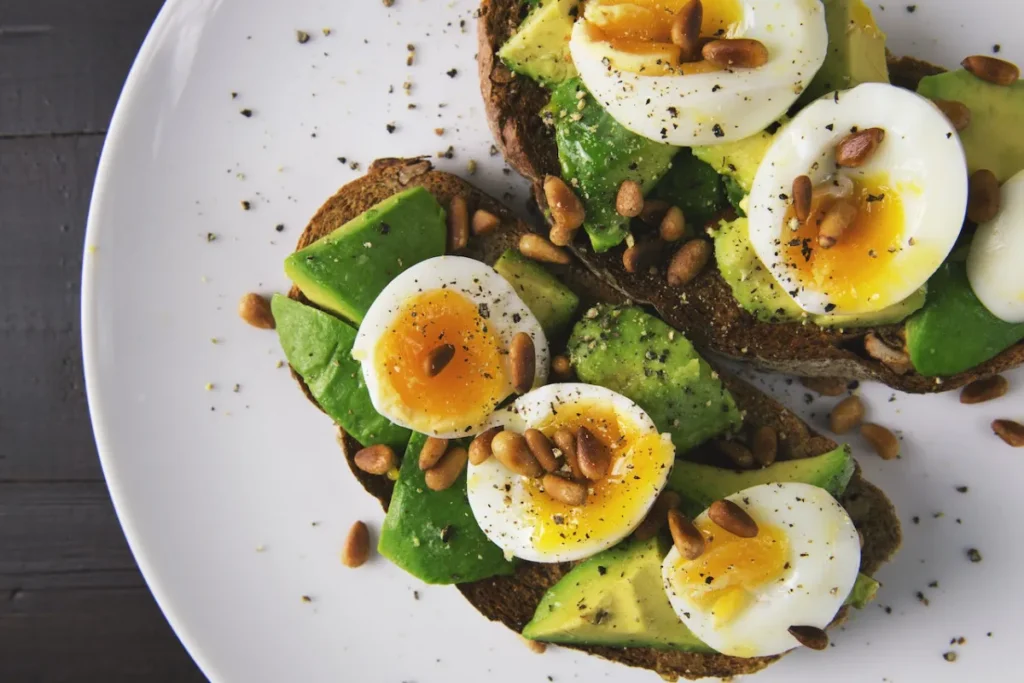 5 maneiras de ajudar seu corpo a se ajustar a uma nova rotina de exercícios rotina de exercícios Alimentos Para A Queda Do Cabelo