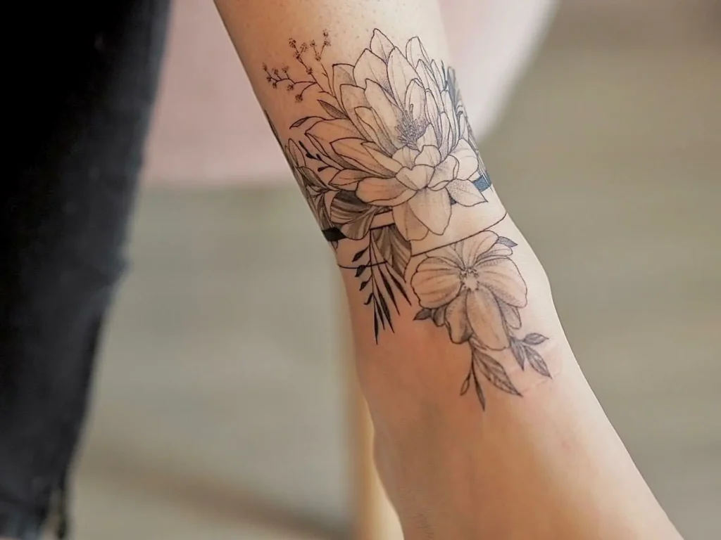 tatuagem feminina no pé