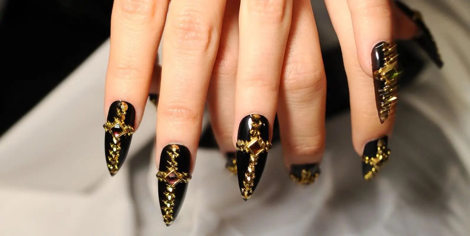 Gothic Stiletto Nails with Skulls and Crosses - wide 6