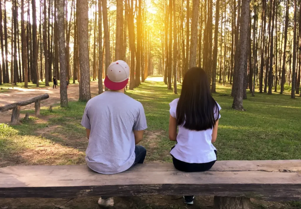 10 Sinais de que ele Quer Terminar mas não tem coragem sinais,ele quer terminar Casal Sentado - Sinais Fim De Relacionamento