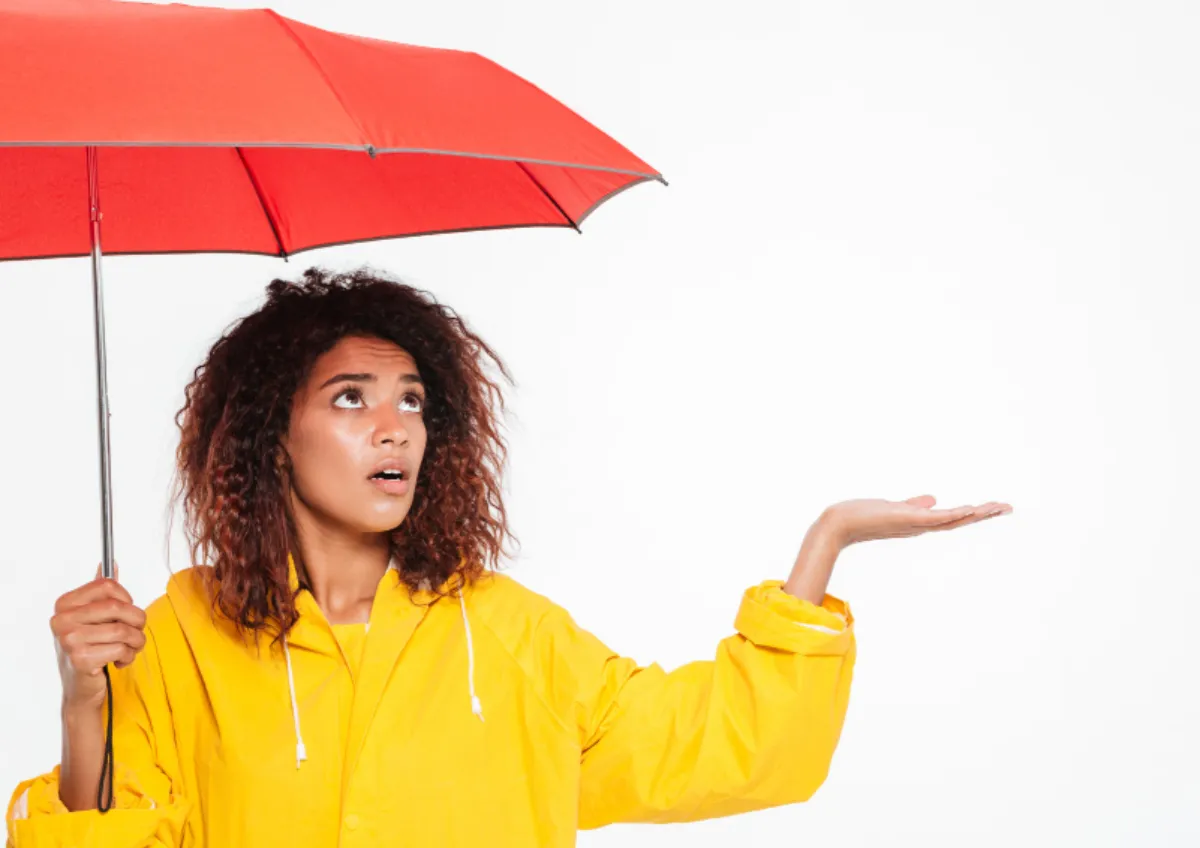Água da Chuva,chuva,cabelo mulher evitando pegar chuva no cabelo