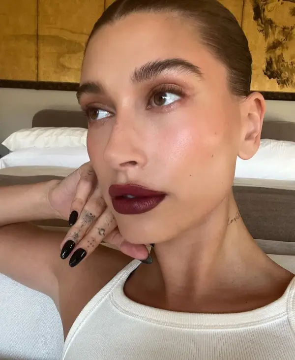 Unhas Curtas Hailey Bieber de unhas curtas